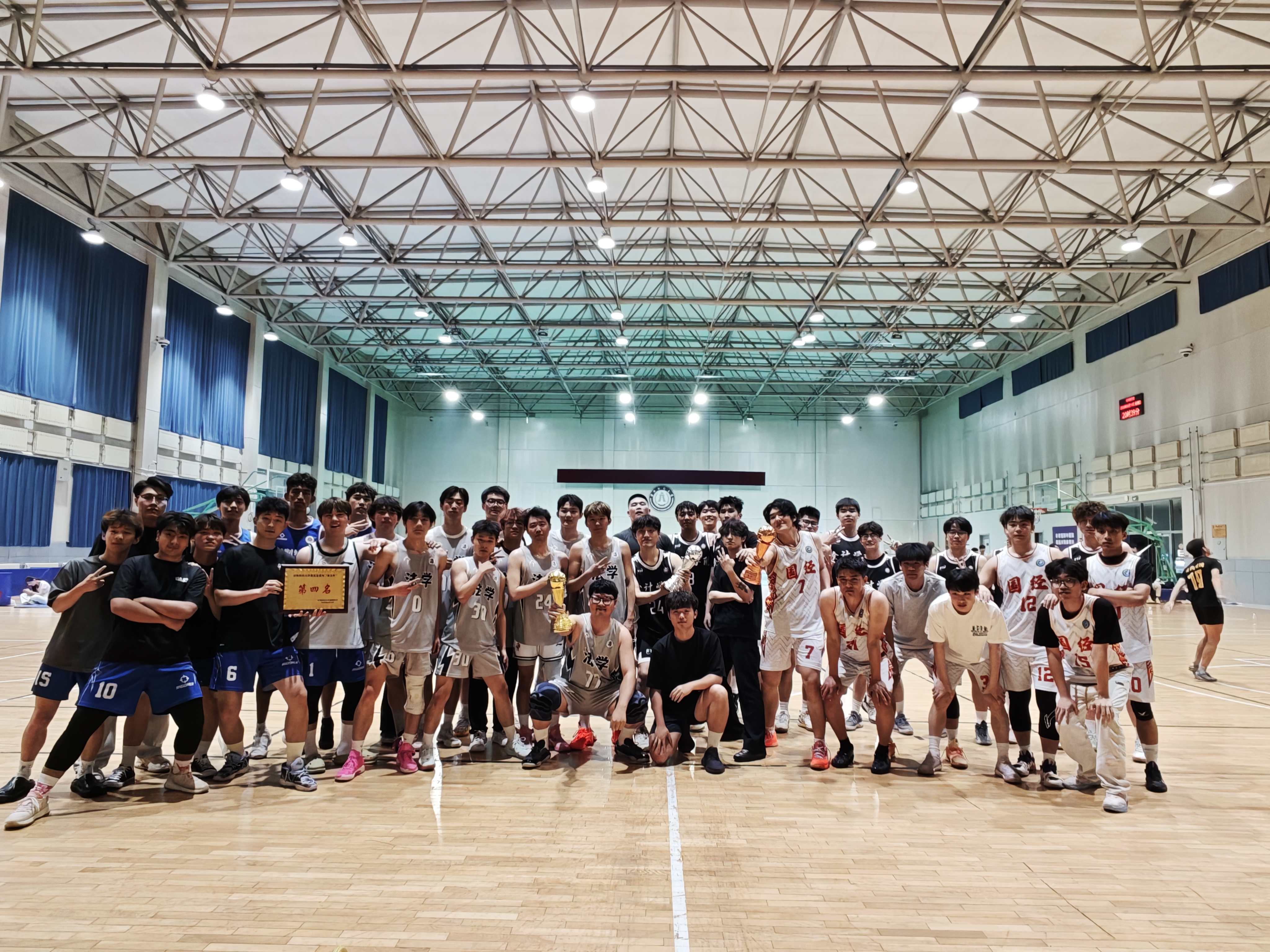 第四届篮协凌云杯赛后合影